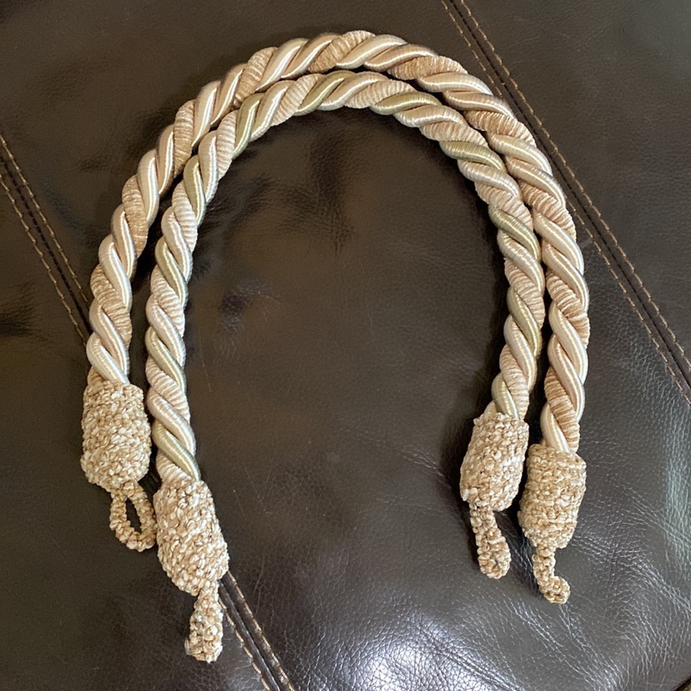 Set of drape tie-backs